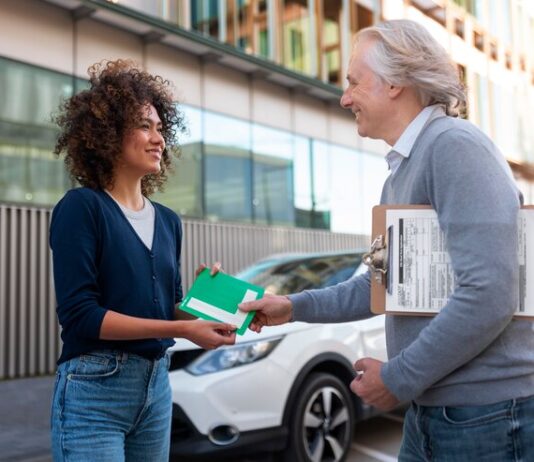 Ghid Complet pentru Achiziționarea unei Mașini Electrice în România: Avantaje, Dezavantaje și Subvenții Ghid Complet pentru Achiziționarea unei Mașini Electrice în România: Avantaje, Dezavantaje și Subvenții