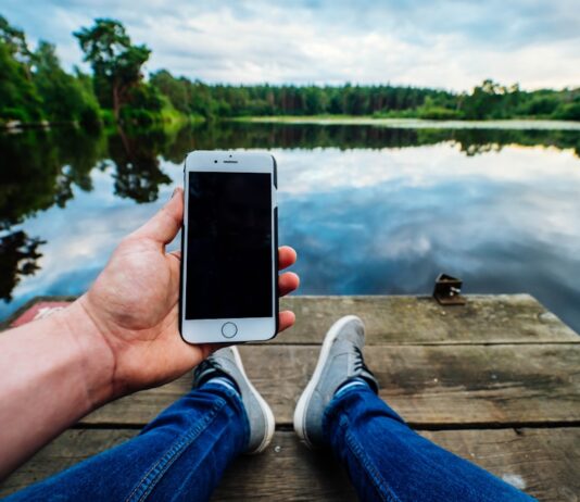 Detox Digital: Cum Să Găsești un Echilibru Sănătos cu Tehnologia în Viața Ta de Zi cu Zi Photo "Digital Detox: How to Find a Healthy Balance with Technology in Your Daily Life"