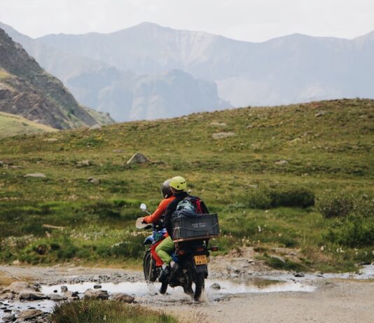 Planificarea Traseului Perfect: Sfaturi pentru O Aventură de Neuitat Pe Două Roți (Fie că e la Munte sau la Mare) Photo "Planning the Perfect Route: Tips for an Unforgettable Two-Wheel Adventure (Whether in the Mountains or by the Sea)"
