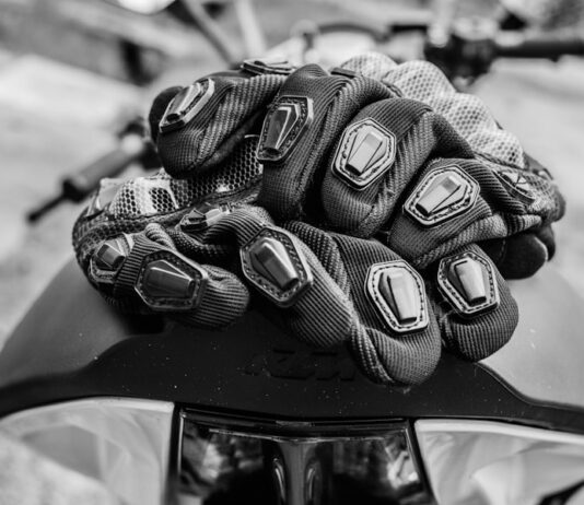 Motocicleta Potrivită Pentru Tine: Ghidul Tipuriilor și Cum Să Alegi Prima (Sau Următoarea) Doi Roți Photo "The Right Motorcycle for You: A Guide to Types and How to Choose Your First (or Next) Two-Wheeler"
