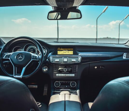 Test drive-ul perfect: Ce trebuie să verifici înainte de a cumpăra Photo Car dashboard