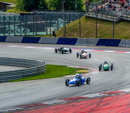 Cum să îți îmbunătățești abilitățile de pilotaj în viraje Photo Cornering skills