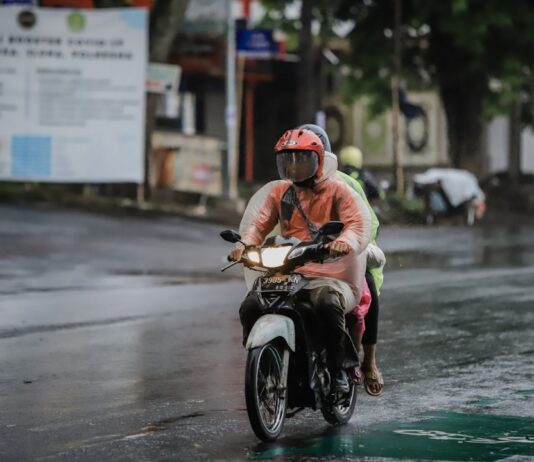 Sfaturi pentru mersul pe motocicletă în trafic urban aglomerat Photo City riding