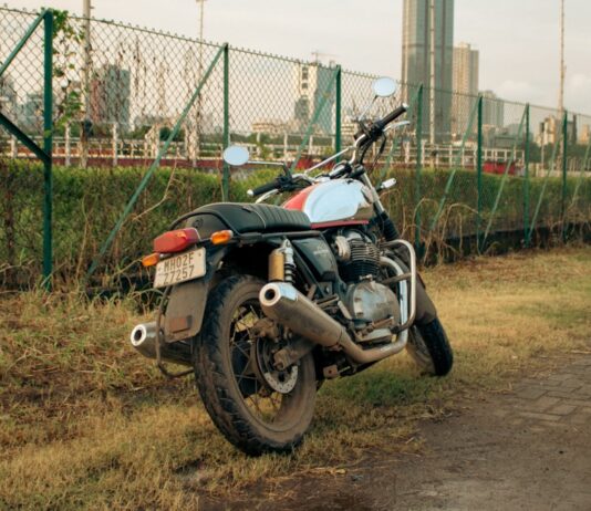 Alegerea unui sistem de evacuare: Sunet, performanță și legalitate Photo Motorcycle exhaust