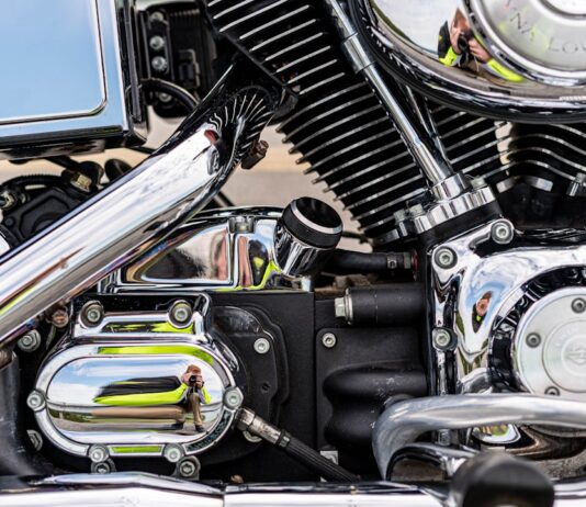 Motoare V-Twin vs. în linie: Diferențe și caracteristici Photo Motorcycle engine
