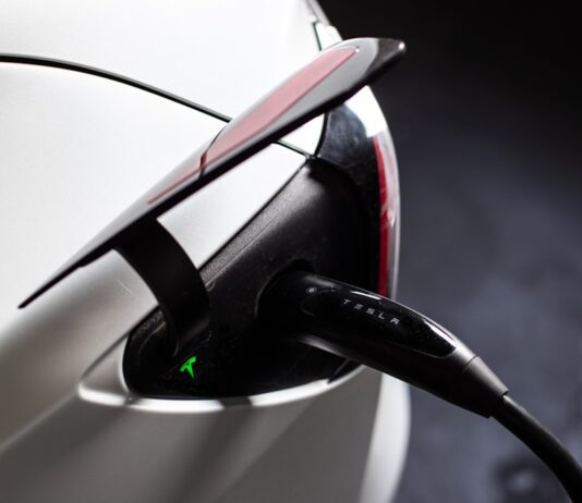 Reîncărcarea bateriei auto: Ghid pas cu pas Photo Car battery charging