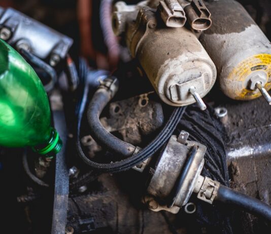 Schimbul de ulei: Când și de ce este crucial? Photo Oil change